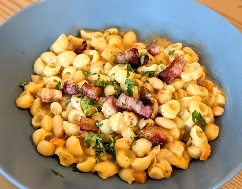 Pasta e Fagioli mit Bauchspeck (cremig, italienisch, ohne Tomaten)