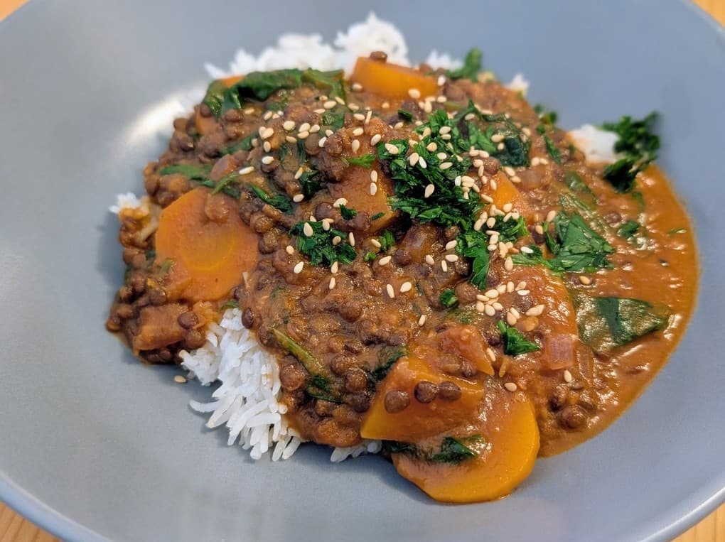 Beluga Linsen-Curry mit Kokosmilch